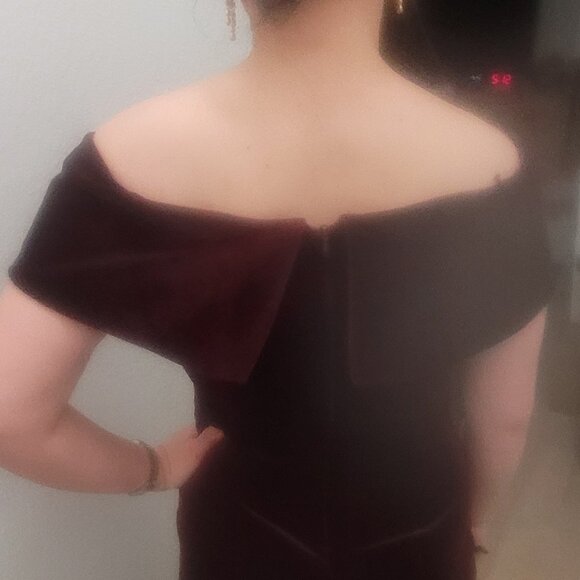 Burgundy velvet long evening dress - Picture 7 of 7
